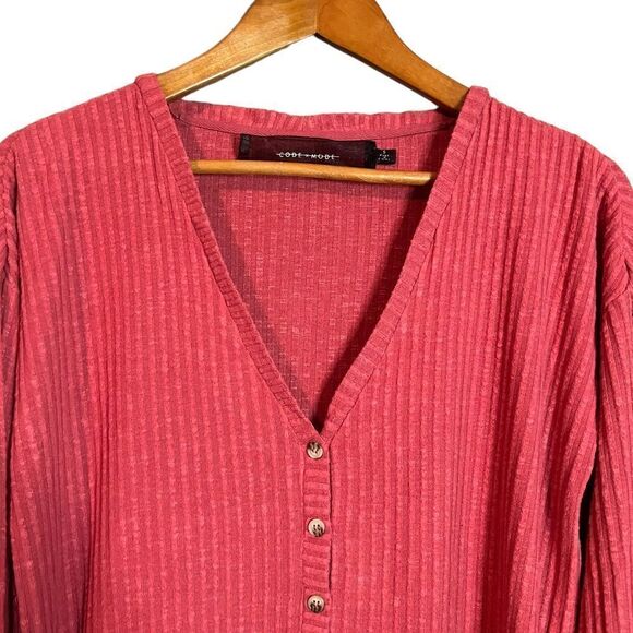 3 for $30! Code x Mode pink ribbed button down shirt.‎ Size small - Picture 2 of 9